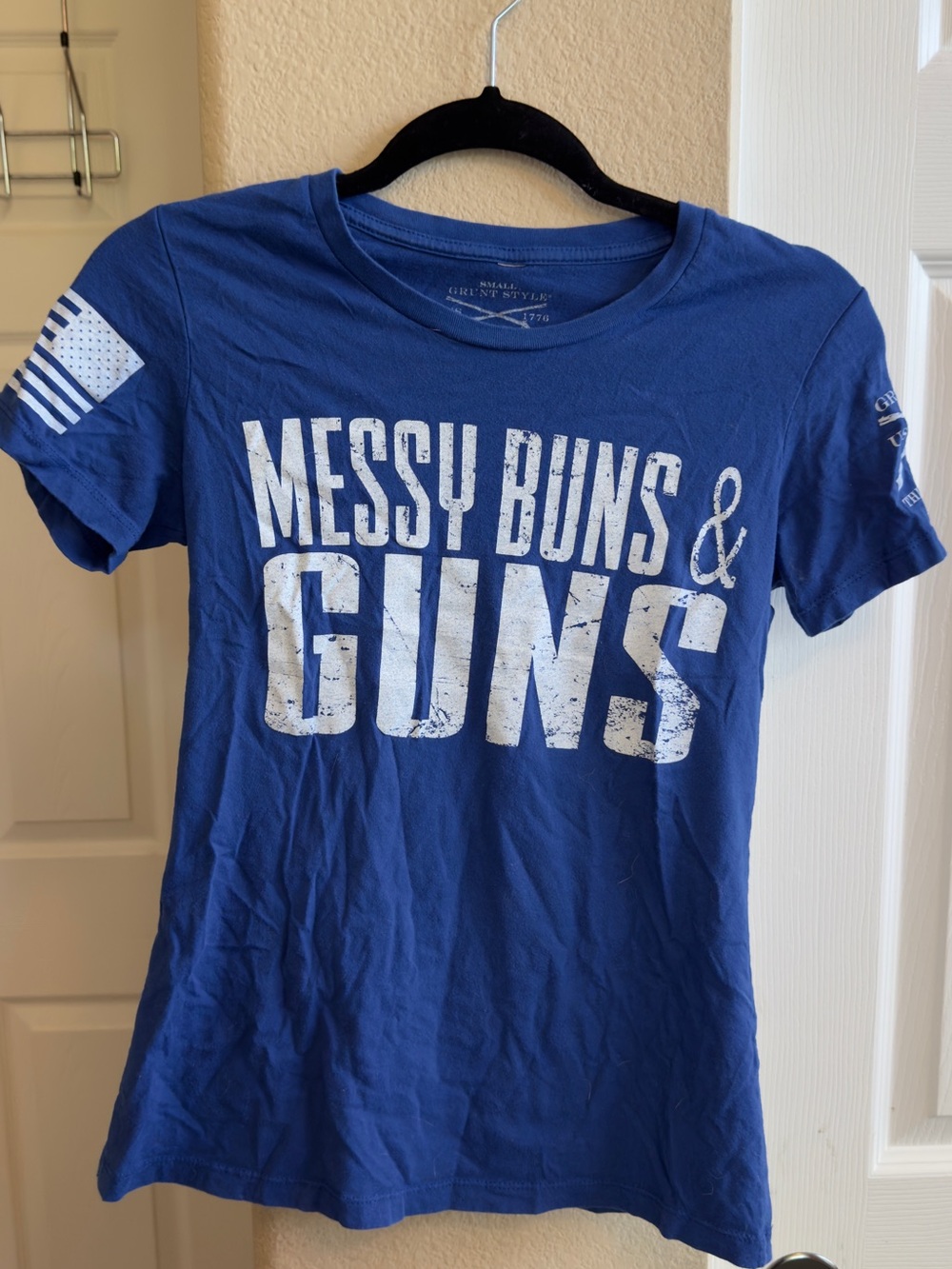 Grunt Style blue T shirt messy buns & guns small